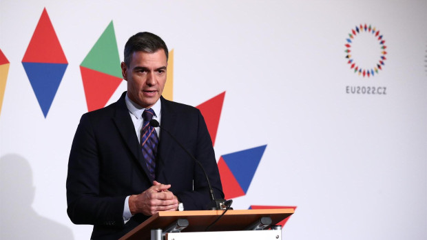 El presidente del Gobierno, Pedro Sánchez, en rueda de prensa en Praga