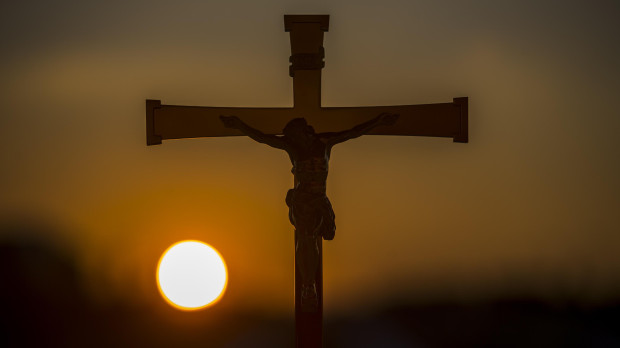 Ser otro Cristo obliga a un pudoroso e infinito respeto hacia todos; ser otro Cristo me obliga a subir a la Cruz. No permitamos que unos cuantos depravados nos hurten esas palabras de la tradición cristianan, tan hermosas, tan exigentes.