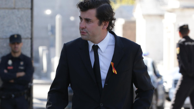 Juan Jose Franco Suelves in El Pardo during Francisco Franco inhumation , Madrid on October, 24 October 2019. En la foto, lazo estampado bandera " España "