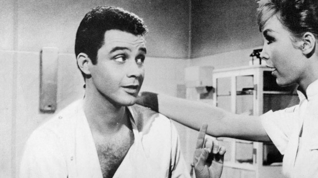 Michael Callan y Barbara Eden