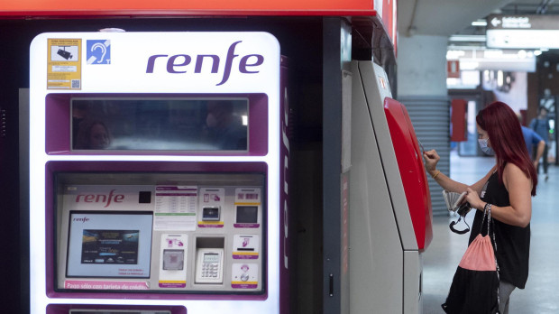 Para adquirir el abono de Media Distancia Convencional, los clientes se tienen que registrar previamente en la web o en la app de Renfe
