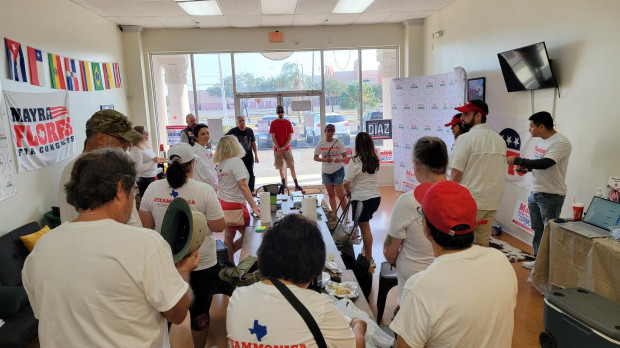 El equipo de campaña de la republicana Mónica de la Cruz, congresista recién electa por Texas