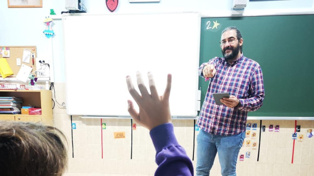 Luis Gutiérrez, durante una clase
