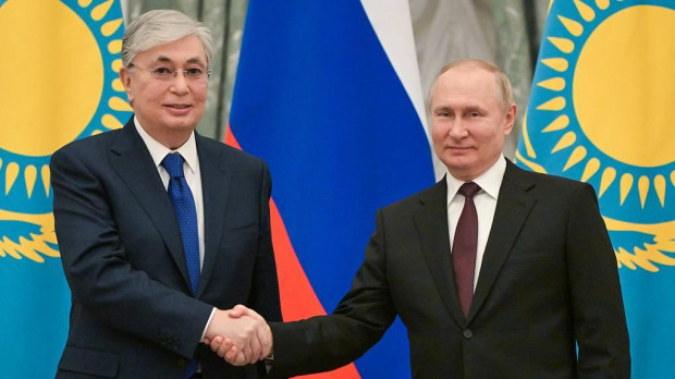 El presidente de Kazajistán, Kassym-Jomart Tokayev, y el presidente ruso Vladimir Putin Ðîññèÿ. Ìîñêâà. Ïðåçèäåíò ÐÔ Âëàäèìèð Ïóòèí è ïðåçèäåíò Êàçàõñòàíà Êàñûì-Æîìàðò Òîêàåâ (ñïðàâà íàëåâî) ïîñëå ïðåññ-êîíôåðåíöèè ïî èòîãàì âñòðå÷è â Êðåìëå. Ñåðãåé Ãóíååâ/POOL/ÒÀÑÑ