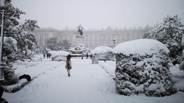 El entorno del Palacio Real de Madrid nevado en 2021 a causa del temporal Filomena