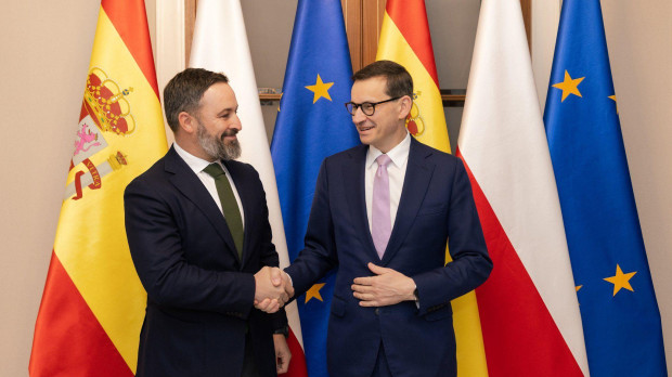 El presidente de Vox, Santiago Abascal, con el primer ministro de Polonia, Mateusz Morawiecki