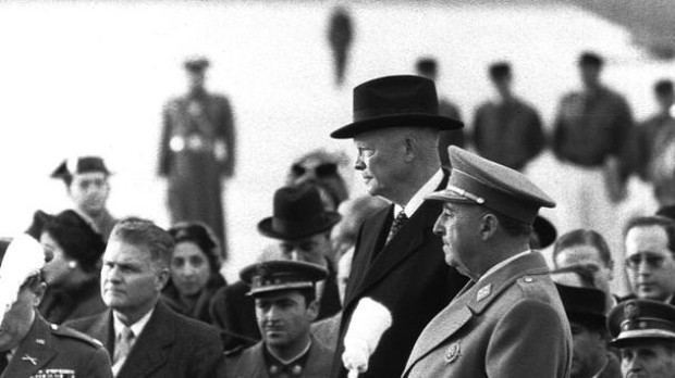 La visita del presidente estadounidense Dwight Eisenhower a España en 1959 es considerada el símbolo del fin del aislamiento internacional de la Dictadura franquista