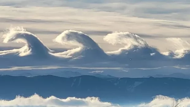Las nubes parecían esculpidas por los ángeles