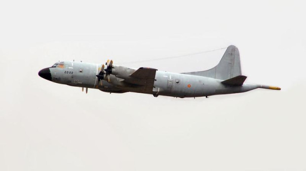 Imponente imagen del P-3 Orion en pleno vuelo