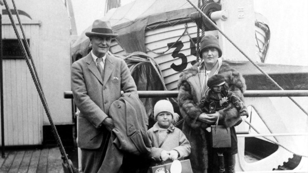 El escritor Francis Scott Fitzgerald, su hija Scottie y su mujer Zelda en 1926