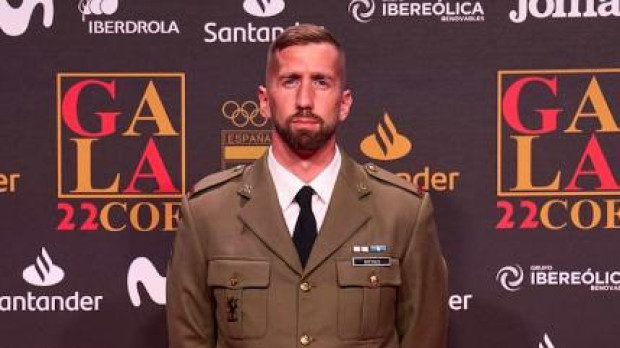 Carlos Arévalo acudió a la entrega de los premios del deporte con el uniforme militar