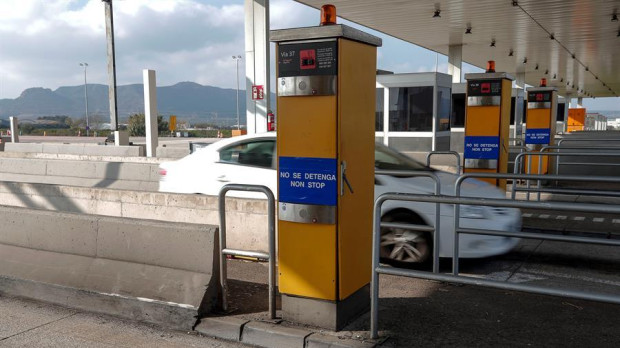 Juan Rada ha patentado un dispositivo de pago de peaje remoto por detección automática codificada que, además, controla una serie de parámetros del vehículo