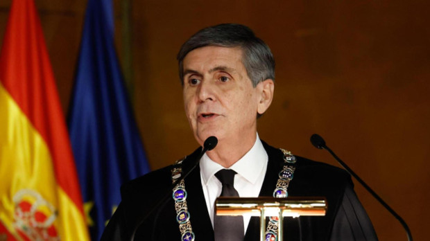 El presidente del Constitucional, Pedro González-Trevijano, durante la toma de posesión de los cuatro nuevos magistrados del Tribunal Constitucional, este lunes, en Madrid. EFE/ Chema Moya POOL
