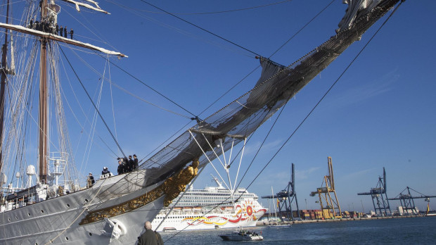 El buque Juan Sebastián Elcano