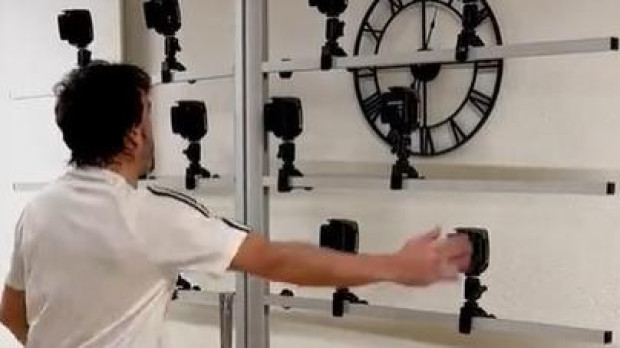 Fernando Alonso, en el momento en el que entrena los reflejos