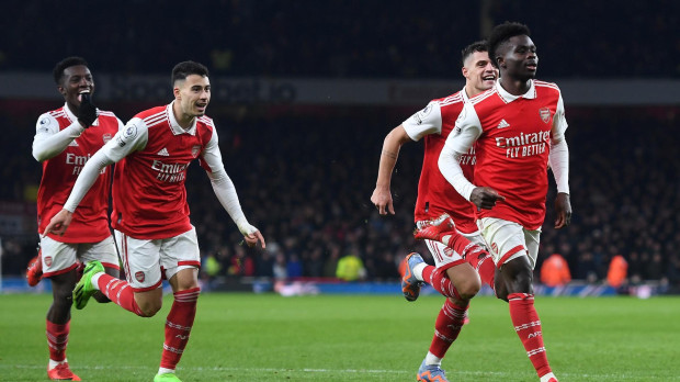 El jugador del Arsenal Bukayo Saka celebra un gol ante el Manchester United