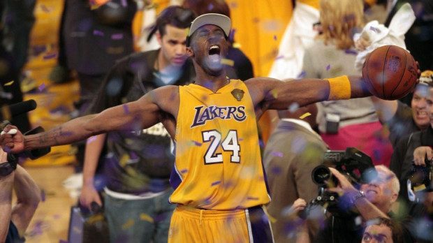 Kobe celebrando el anillo conseguido en 2009