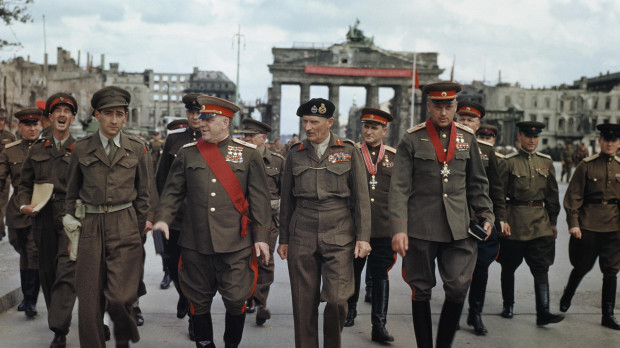 Zhukov, Montgomery , Sokolovsky y Rokossovsky en la Puerta de Brandeburgo