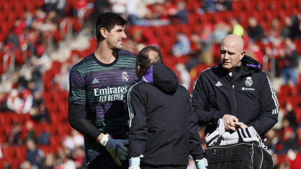 Thibaut Courtois ha sufrido una molestia física en el calentamiento previo al partido en Mallorca