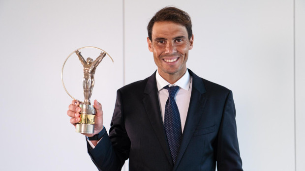 Rafa Nadal, con uno de los tres premios Laureus que ya tiene en su palmarés: en 2023 aspira al cuarto