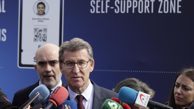El líder del PP, Alberto Núñez Feijóo, tras su visita este martes al Mobile World Congress