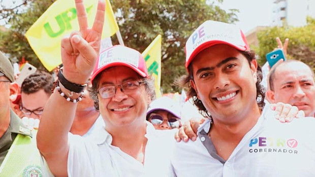 Nicolás Petro y su padre, Gustavo, en campaña