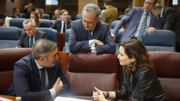 Isabel Díaz Ayuso junto al vicepresidente, Enrique Ossorio(c) y el Consejero de Presidencia, Enrique López Foto: D.Sinova