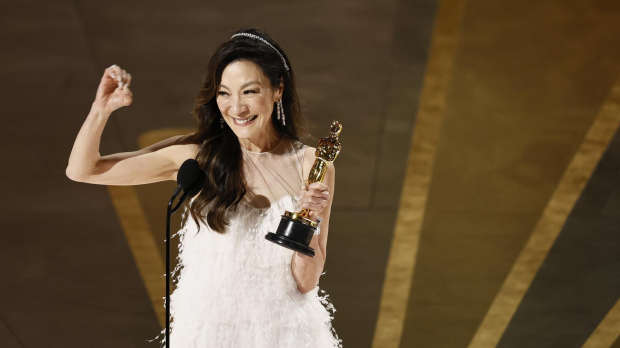 Michelle Yeoh, ganadora del Oscar a la mejor actriz por Todo a la vez en todas partes