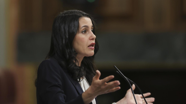La diputada de Ciudadanos Inés Arrimadas interviene durante el debate de la moción de censura de VOX contra el presidente del Gobierno, Pedro Sánchez, con Tamames como candidato a la Presidencia, este martes en el Congreso de los Diputados. EFE/Kiko Huesca