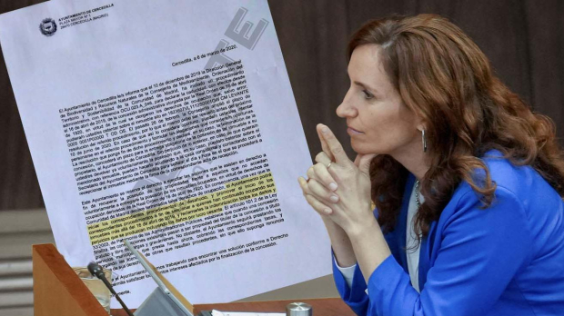 Mónica García y el escrito que ha recibido del Ayuntamiento de Cercedilla