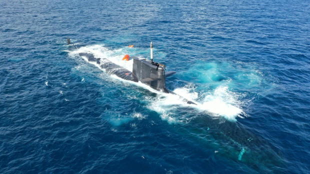 Imagen del submarino S-81 Isaac Peral durante su primera inmersión