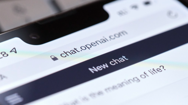 Imagen de ChatGPT en un teléfono