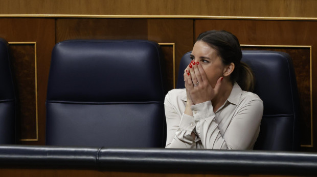 La ministra de Igualdad, Irene Montero durante una sesión de control al Gobierno