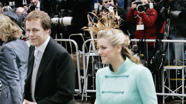 Tom y Laura Parker, en la boda de su madre con el actual Carlos III
