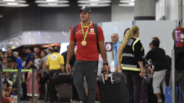 Cristian Toro, a su llegada al aeropuerto de Madrid con su oro en Río 2016