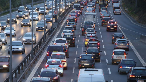 Los vehículos de combustión seguirán teniendo hueco en la carretera