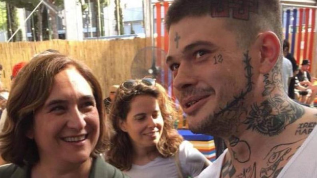 El rapero Cecilio G junto a Ada Colau en el festival Sonar de 2019