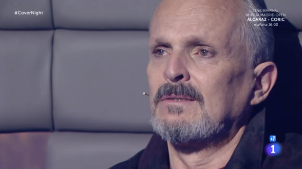 Bosé llora durante la interpretación de Mónica Naranjo