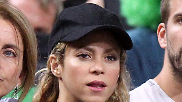 Shakira en compañía de su suegra, Montserrat Bernabeu, y Gerard Piqué