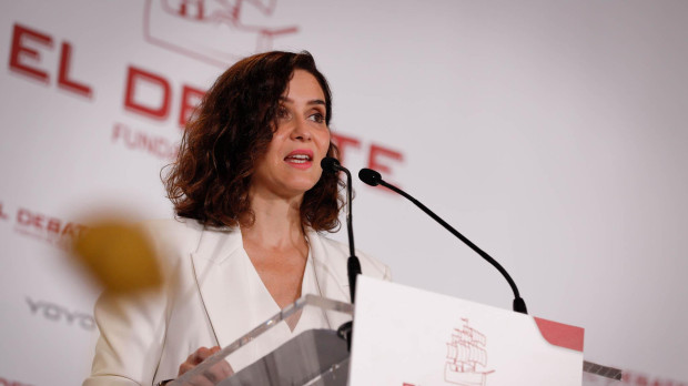 La presidenta de la Comunidad de Madrid, Isabel Díaz Ayuso, en el desayuno de El Debate
