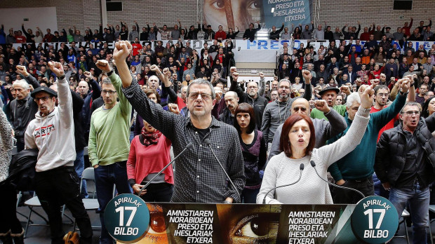 Acto por los presos en los que participó la hoy candidata por Bildu en Régil, Begoña Uzkudun (dcha)