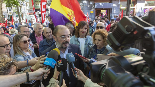 El presidente de Aragón, Javier Lambán, atiende a los medios