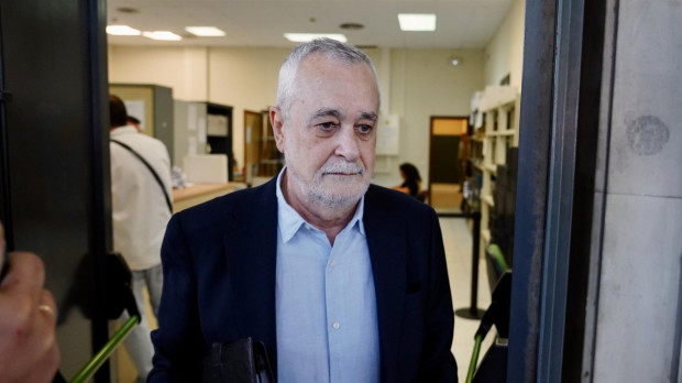 El expresidente andaluz José Antonio Griñán, a su llegada al Instituto de Medicina Legal de Sevilla