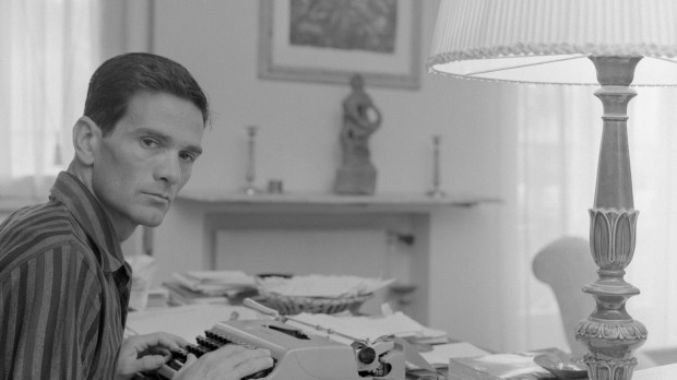 Pier Paolo Pasolini, en su despacho de Roma en 1960