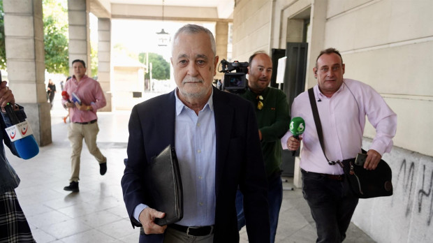 El expresidente de la Junta de Andalucía José Antonio Griñán, a su llegado a los juzgados el pasado 18 de mayo