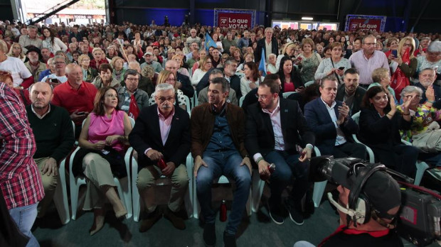 Pedro Sánchez y Adriana Lastra, en un mitin de la pasada campaña en Gijón
