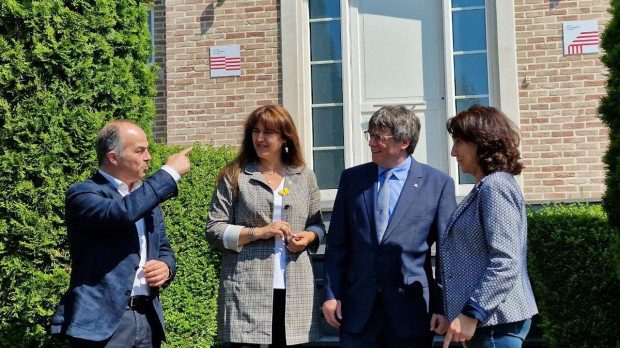 Jordi Turull, Laura Borràs, Carles Puigdemont y Anna Erra, en Bélgica
