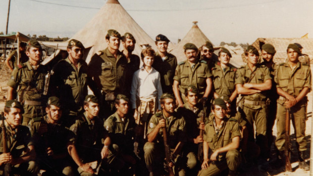 Kitin - abajo a la izquierda - junto a la Compañía de Operaciones Especiales Nº 31 acompañados por S.M. el Rey Felipe VI cuando todavía era Príncipe y su padre el Rey Juan Carlos I