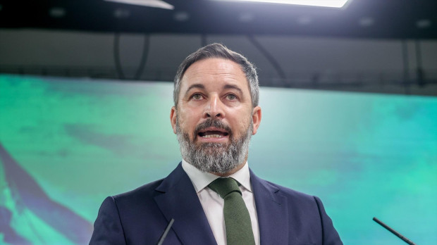 El líder de VOX, Santiago Abascal, interviene durante una rueda de prensa, en la sede nacional de VOX, a 29 de mayo de 2023, en Madrid (España). VOX se ha consolidado como el tercer partido nacional, tras los resultados electorales de ayer, 28 de mayo. El partido ha logrado triplicar concejales respecto a 2019, a pesar de que tanto en la Asamblea como en el Ayuntamiento de Madrid hayan bajado sus escaños respecto a 2019. 29 MAYO 2023;VOX;FORMACIÓN;ELECCIONES;RUEDA DE PRENSA; Ricardo Rubio / Europa Press 29/5/2023