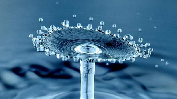 Caída de una gota de agua, captada a cámara lenta